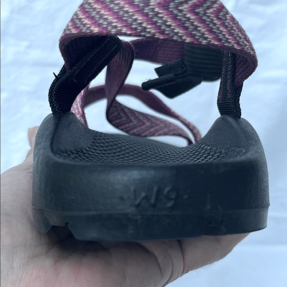 Women's Chacos pink strappy sandals sz 9 - Picture 12 of 13